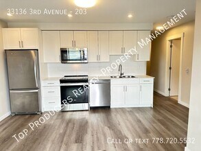 Building Photo - 33136 3 Ave