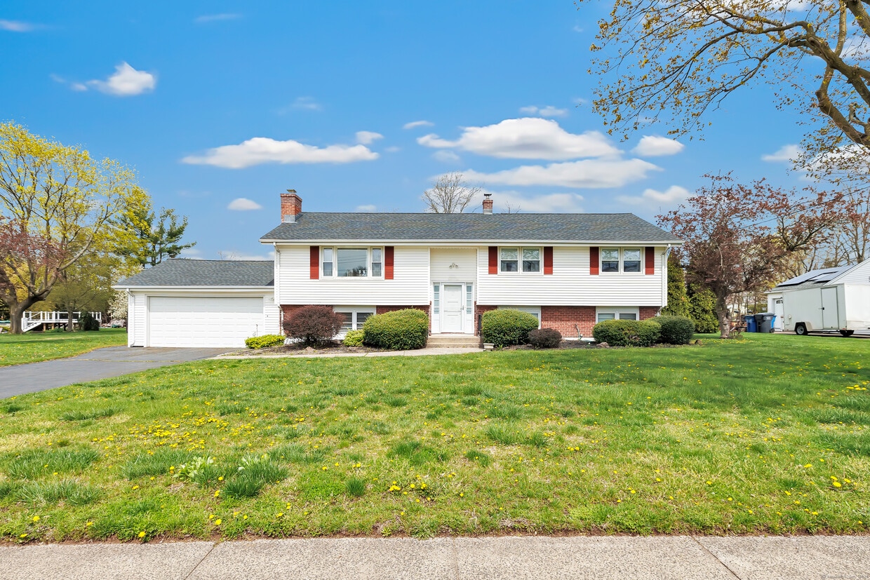 Primary Photo - 34 Manor Dr