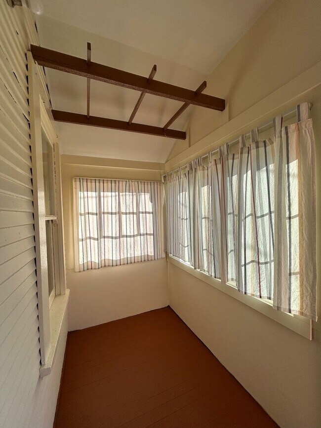 Foto del edificio - Charming Southeast home with large yard!!