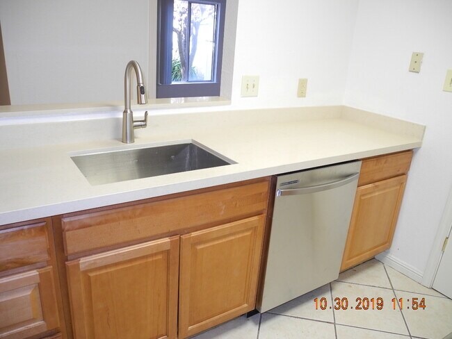 Kitchen - 215 Boardwalk Pl