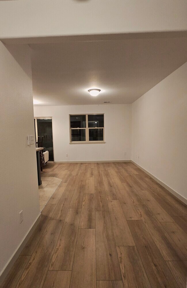 Foto del edificio - 2465 Theresea Ln