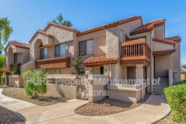 Building Photo - 818 S Westwood