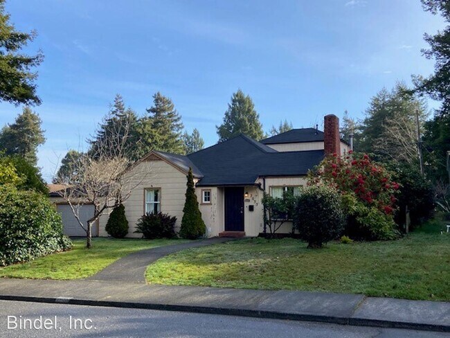 Building Photo - 3 br, 2 bath House - 2035 O ST