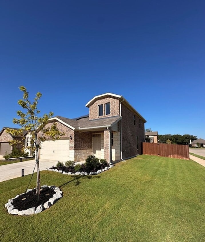 Primary Photo - Charming 3-Bed, 2.5-Bath Home for Lease in...