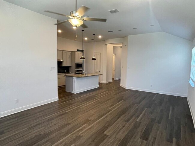 Building Photo - 185 Monroe Dr