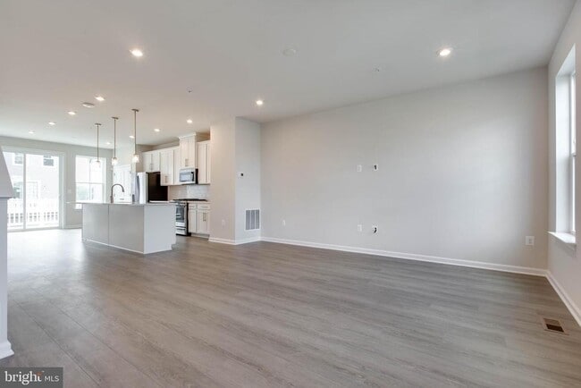 Building Photo - 2013 Twisted Oak Pl