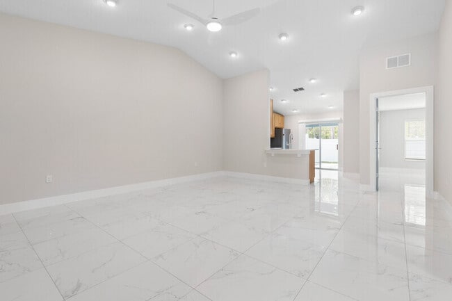 Building Photo - 12 Lloret Pl