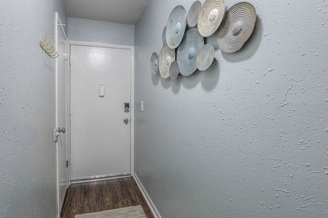 Foto del edificio - 8327 Lowell Ave