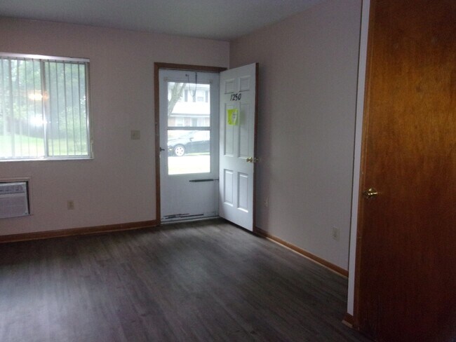 Foto del edificio - 1250 Overbrook Dr