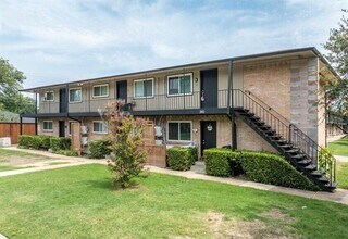 Building Photo - 340 Custer Rd