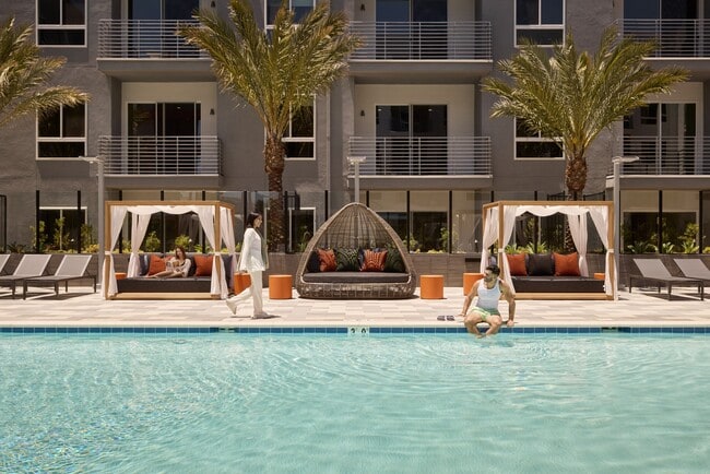 Kittridge Gardens Apartments - 6540 Wilbur Ave Reseda, CA