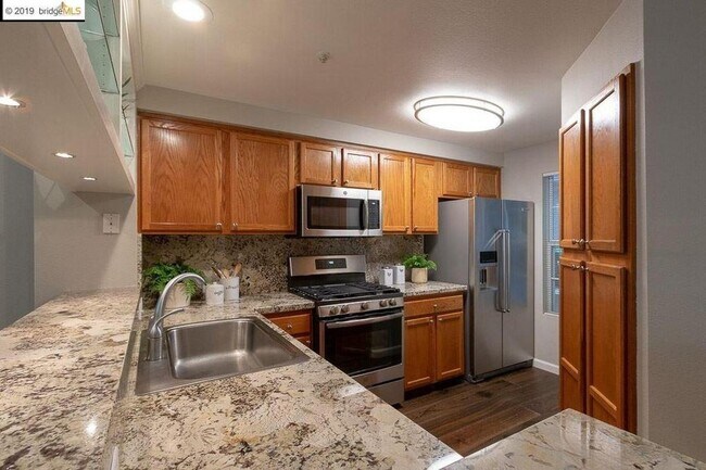 Foto del edificio - Parkwoods Oakland 2/2 Condo with beautiful amenities