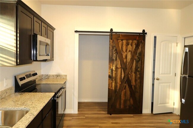 Foto del edificio - 107 Levi Ct