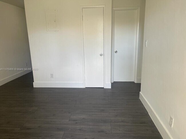 Foto del edificio - 715 NW 15th Terrace