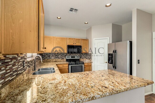 Building Photo - 2737 E La Costa Dr