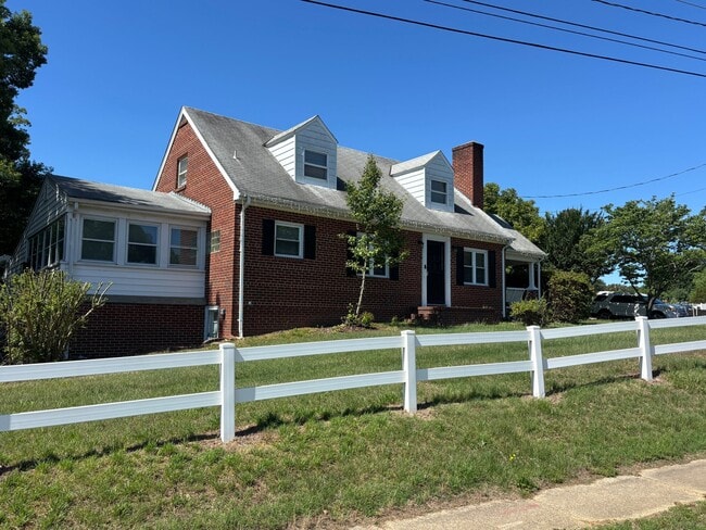 Building Photo - 4035 Walmsley Blvd