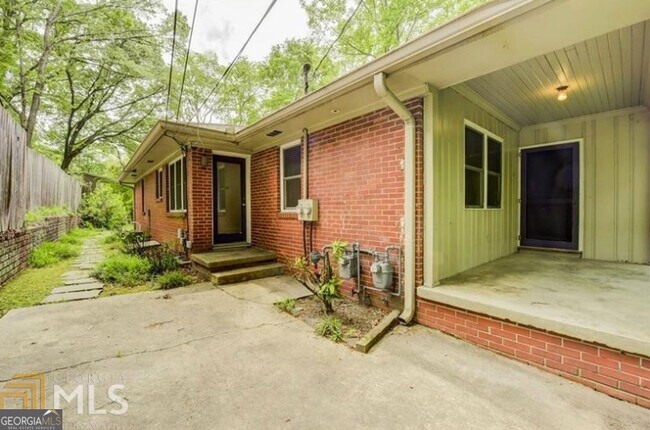 Building Photo - 141 Lindbergh Drive NE