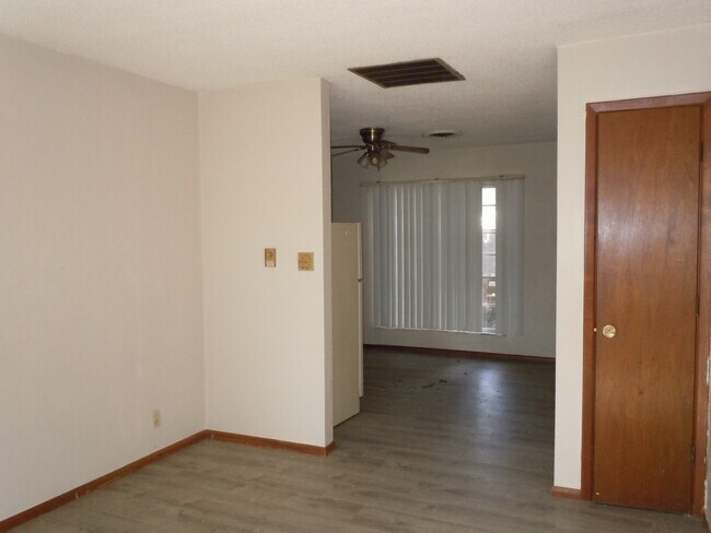 Photo - 831 Strong Ave Apartment