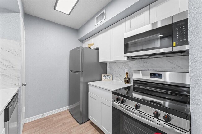 Building Photo - 250 El Dorado Blvd