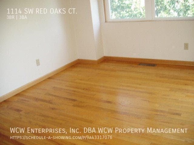 Foto del edificio - 1114 SW Red Oaks Ct