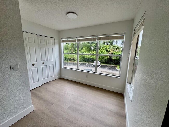 Foto del edificio - 5144 Conroy Rd