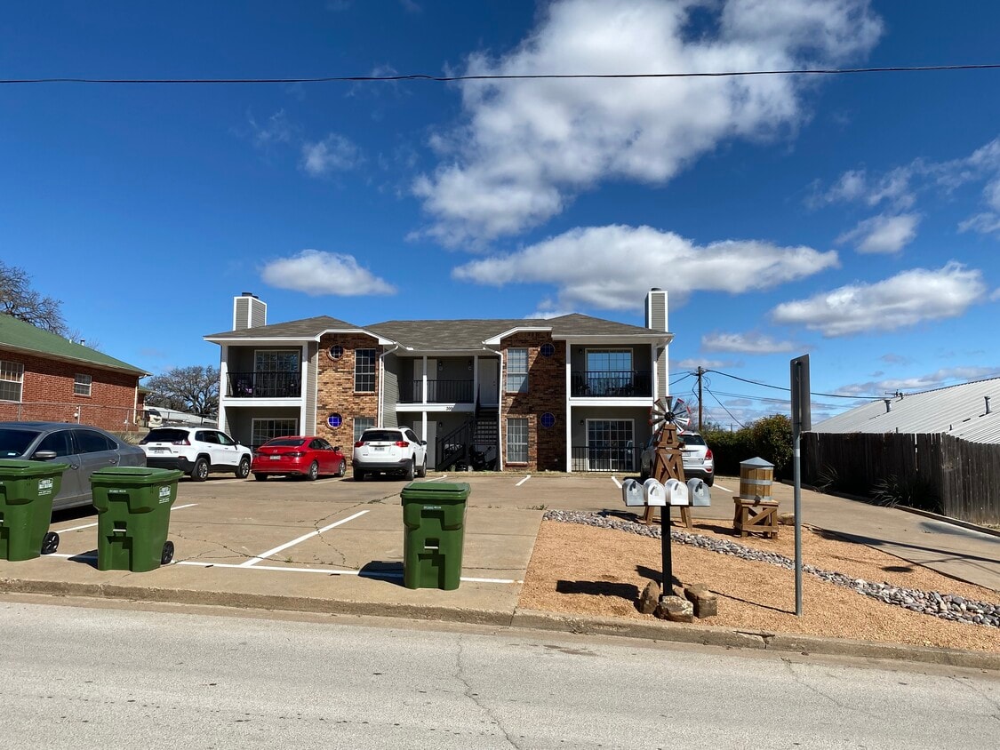 200 NW 23rd St, Mineral Wells, TX 76067 Townhome Rentals in Mineral