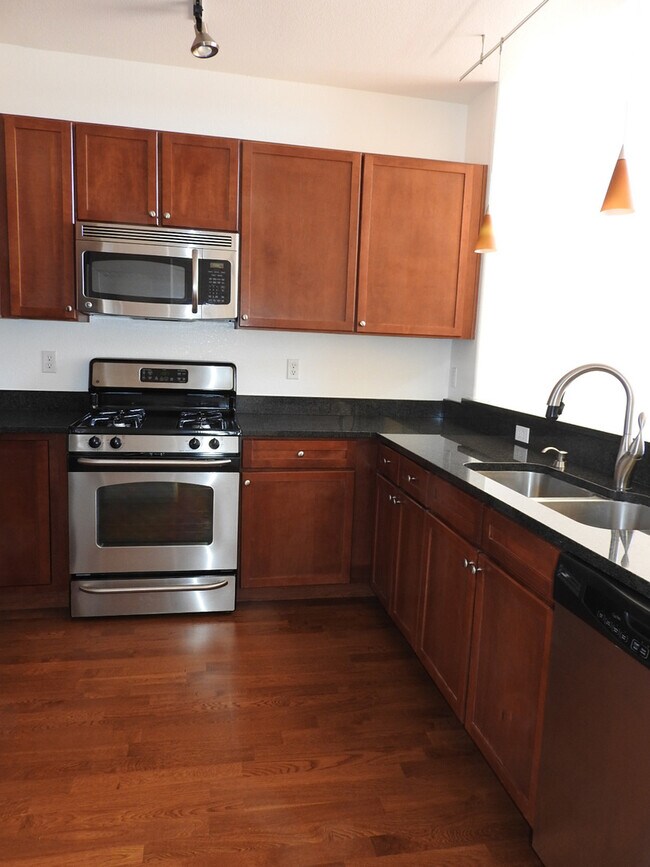 Building Photo - Centennial Condo for Rent! Outdoor Pool an...