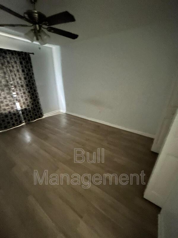 Building Photo - 18 Sandalwood Ct