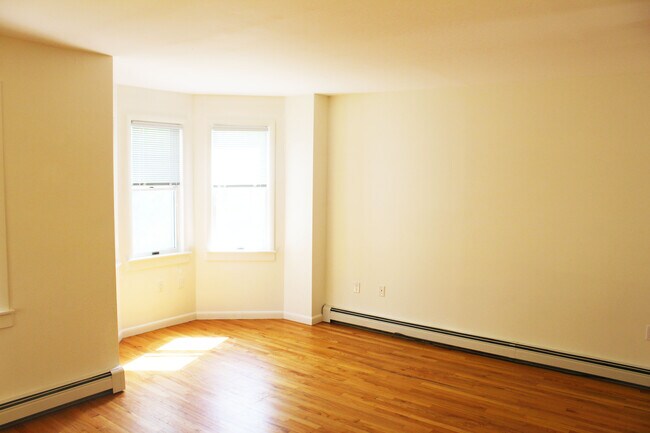 Living room/dining room - 200 Terrace Pl