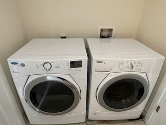 Building Photo - 843 Black Cherry Dr S