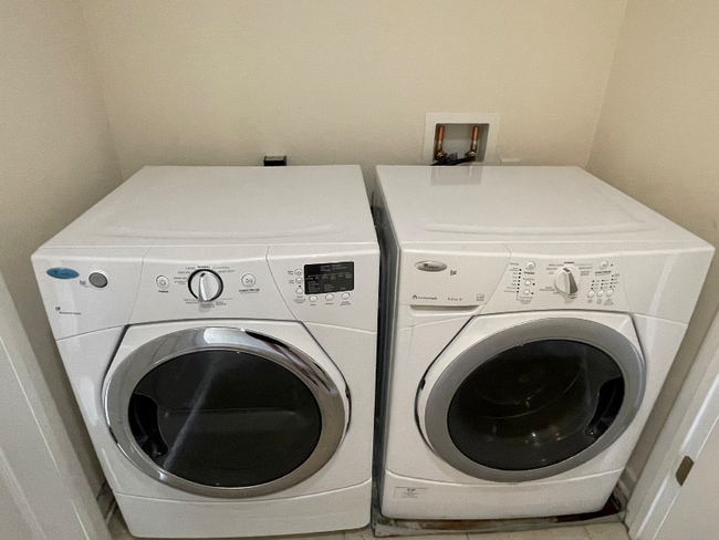 Building Photo - 843 Black Cherry Dr S