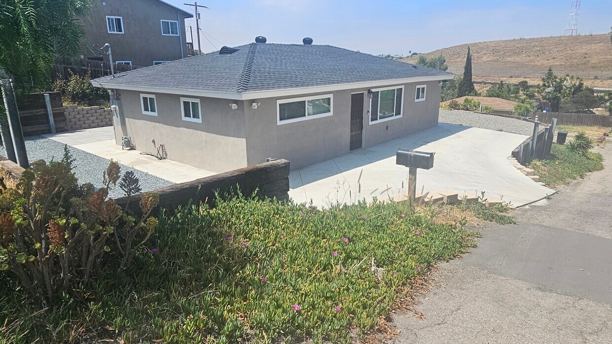 Primary Photo - 6025 Dipper St