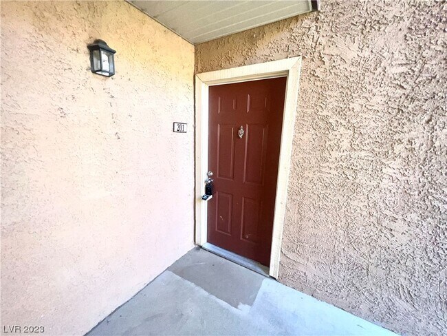Building Photo - 5261 River Glen Dr