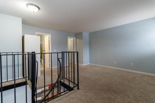 Foto del edificio - Spiral Staircase Loft Style One Bedroom in Brooklyn Park for $1,275.00/month!