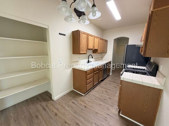 Foto del edificio - 1272 Woodside Dr