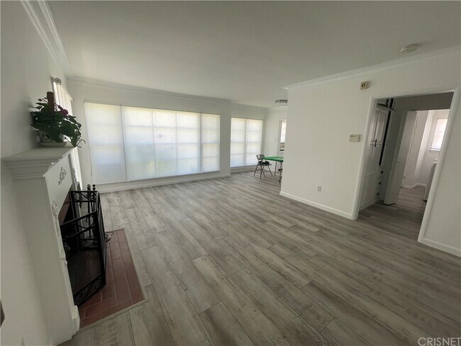 Building Photo - 6003 S Fairfax Ave