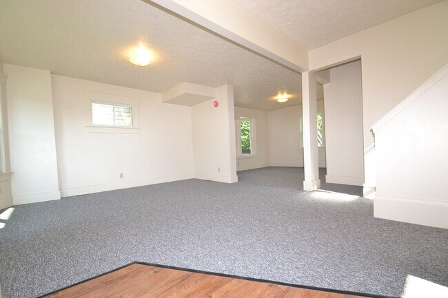 Building Photo - 547 Carroll St