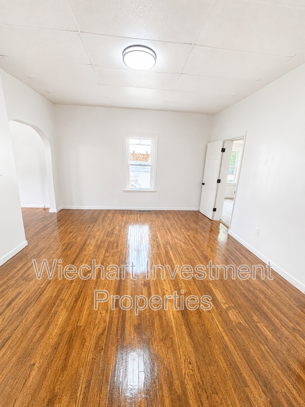 Building Photo - 614 N Metcalf St