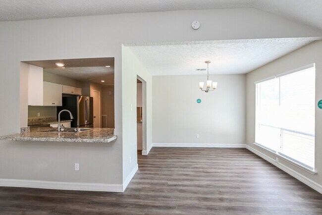 Foto del edificio - 2823 Woodhall Ct