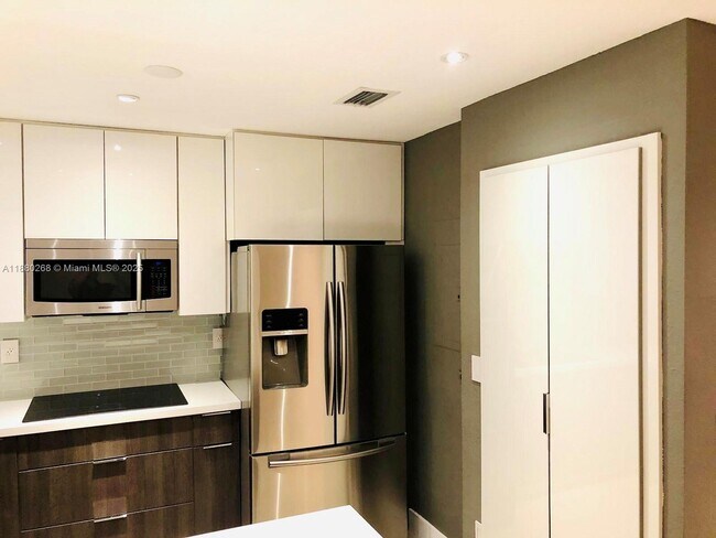 Foto del edificio - 10704 NW 88th Ave