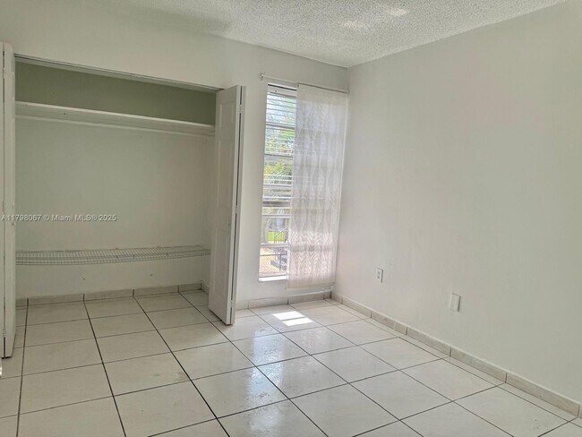 Foto del edificio - 2415 NW 11th St