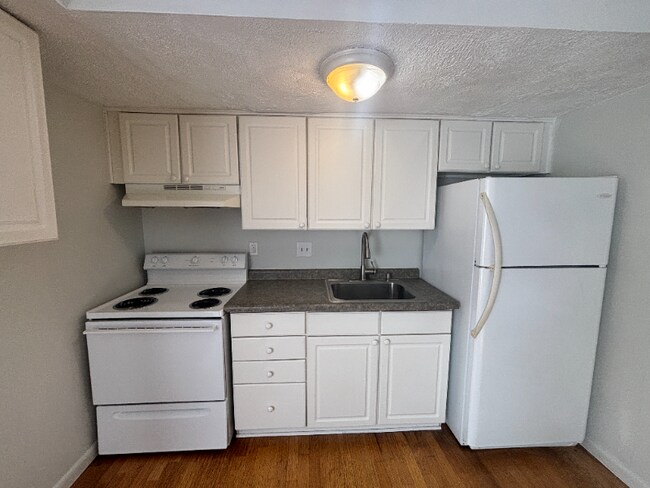 Building Photo - 3522 Kenbrooke Ct