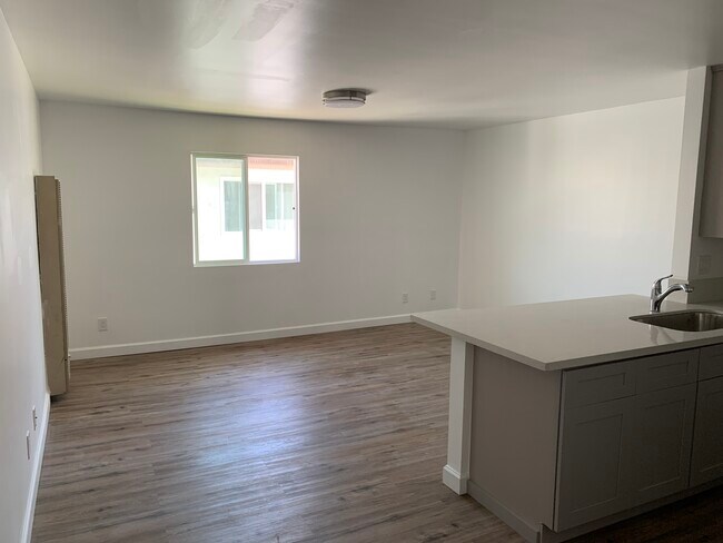 Foto del edificio - 621 N Benton Way