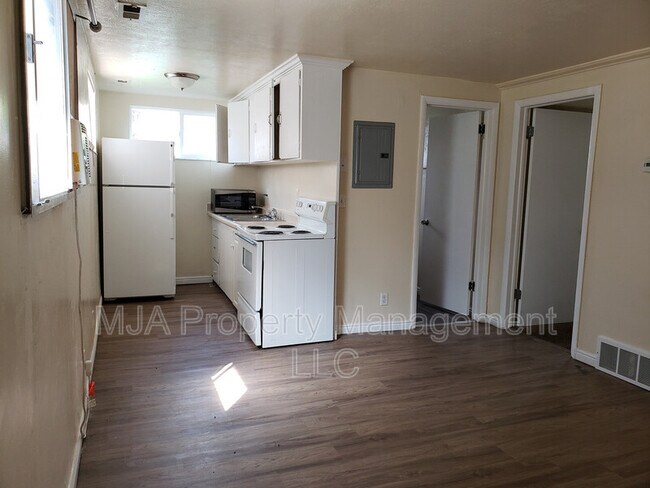 Building Photo - 1379 W 900 S