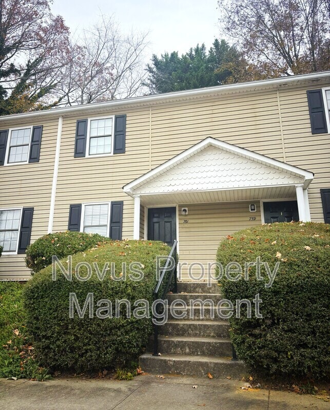 Building Photo - 761 South St