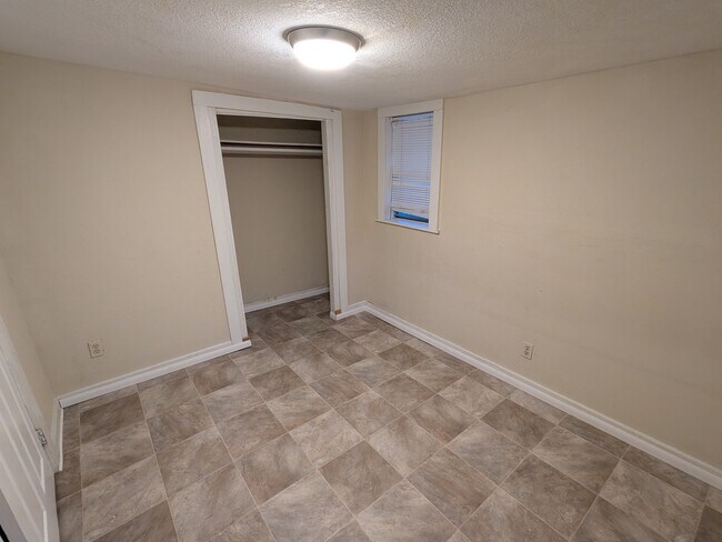 Foto del edificio - 2919 Winter Lake Rd