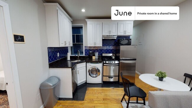 Foto del edificio - Private bedroom in 3 bed/1 bath Home