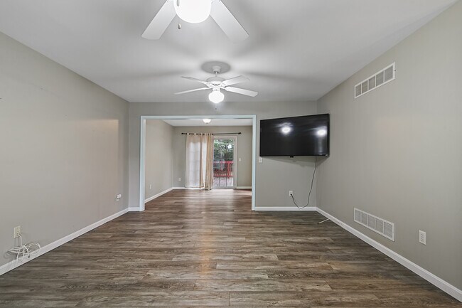 Building Photo - 176 Tall Tree Ln