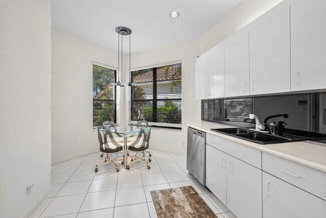 Foto del edificio - 17099 Ryton Ln