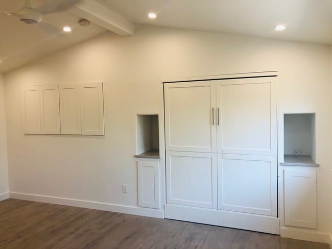 Building Photo - 41482 Willow Run Rd